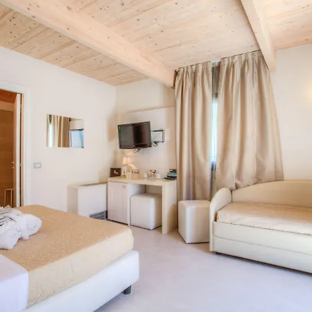 فندق فيريتي بيتش 4*