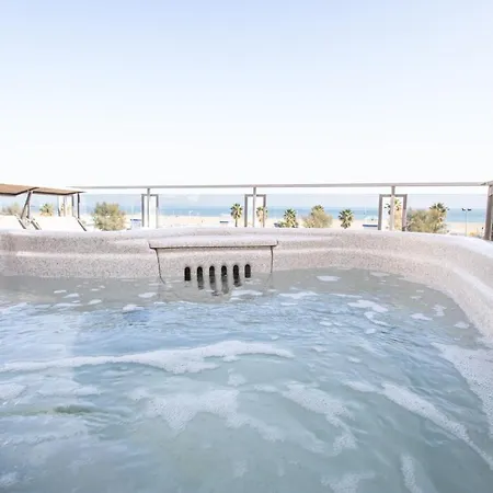 فندق فيريتي بيتش 4*