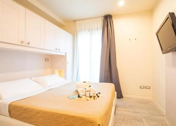 Ferretti 4*