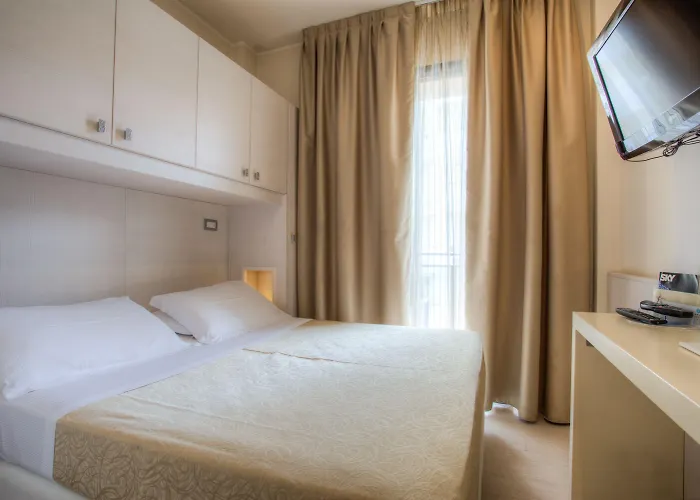 Ferretti 4*