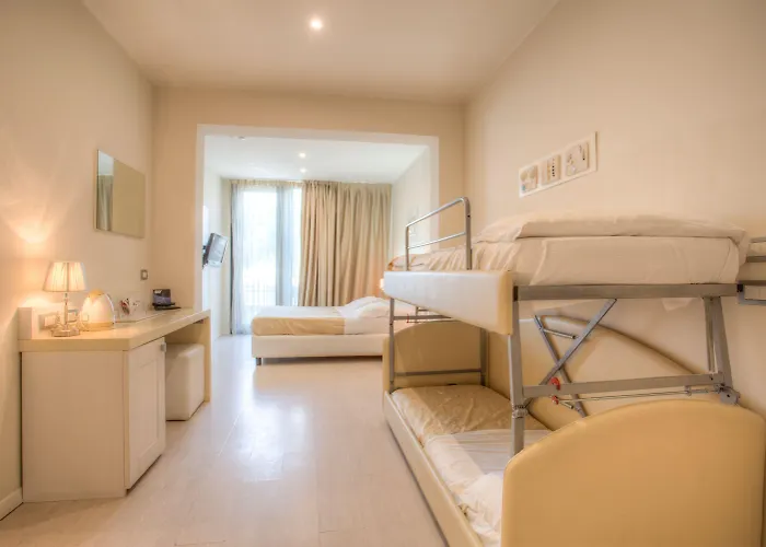 Ferretti 4*