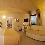 Ferretti 4*