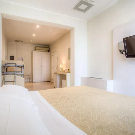 Ferretti 4* רימיני
