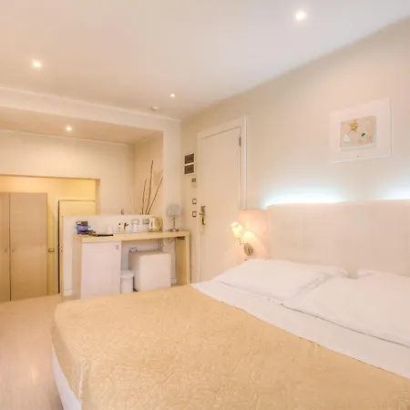 מלון Ferretti 4*