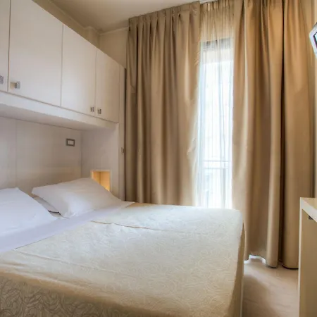 Ferretti 4* רימיני