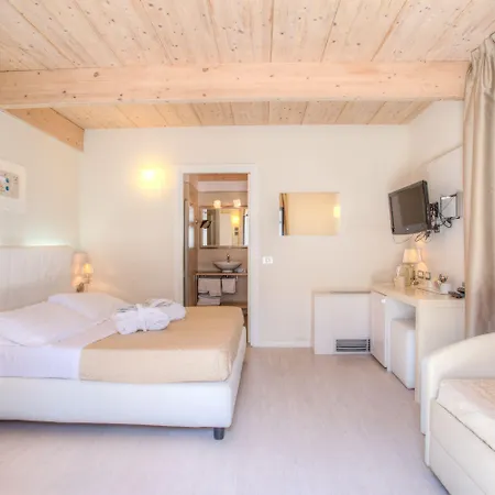 Hotel Ferretti 4*