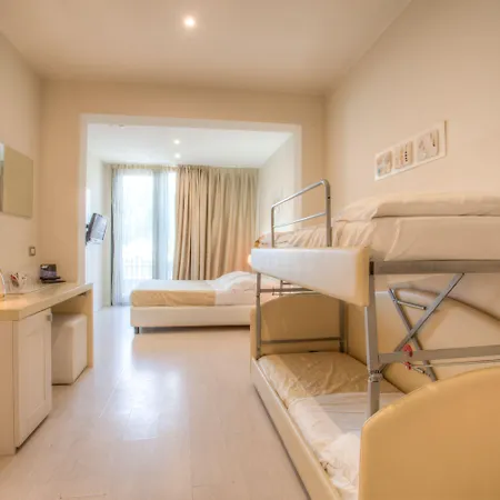 Ferretti 4*