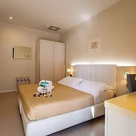 Ferretti 4*