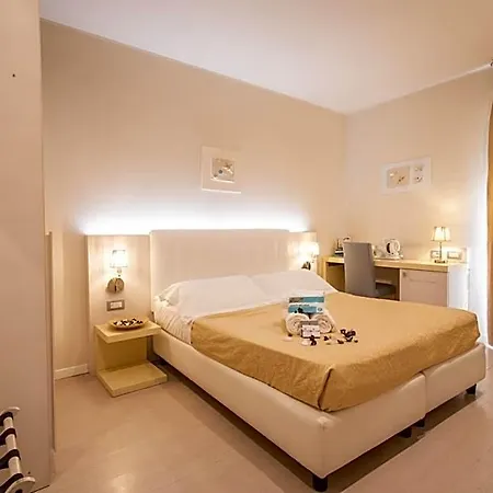Hotel Ferretti 4*