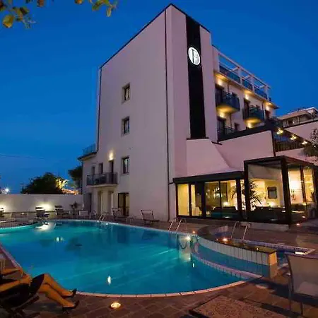 Ferretti 4* רימיני