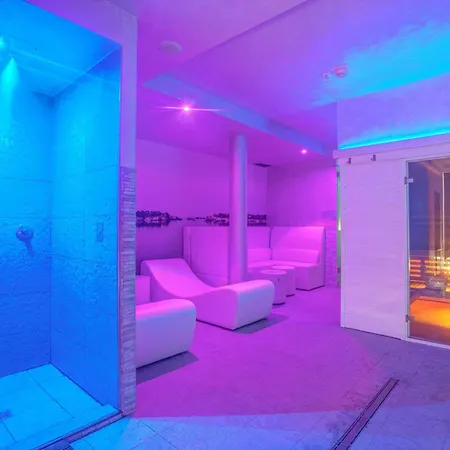 מלון Ferretti 4*
