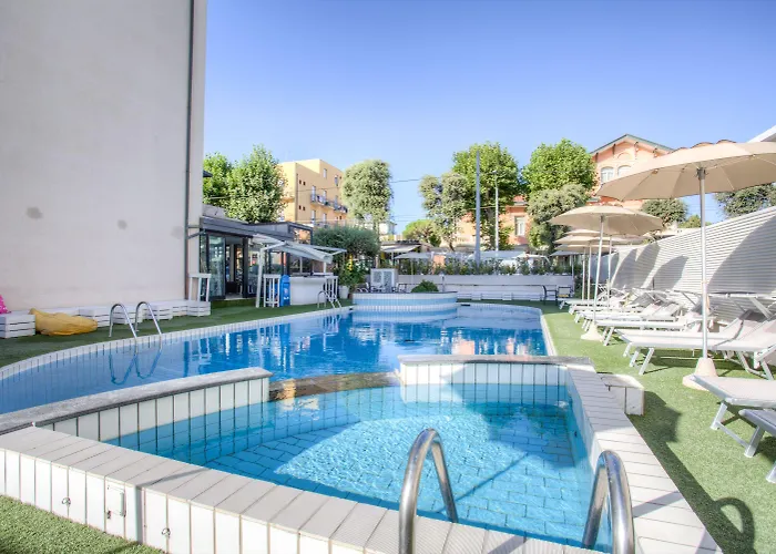 فندق فيريتي بيتش 4*
